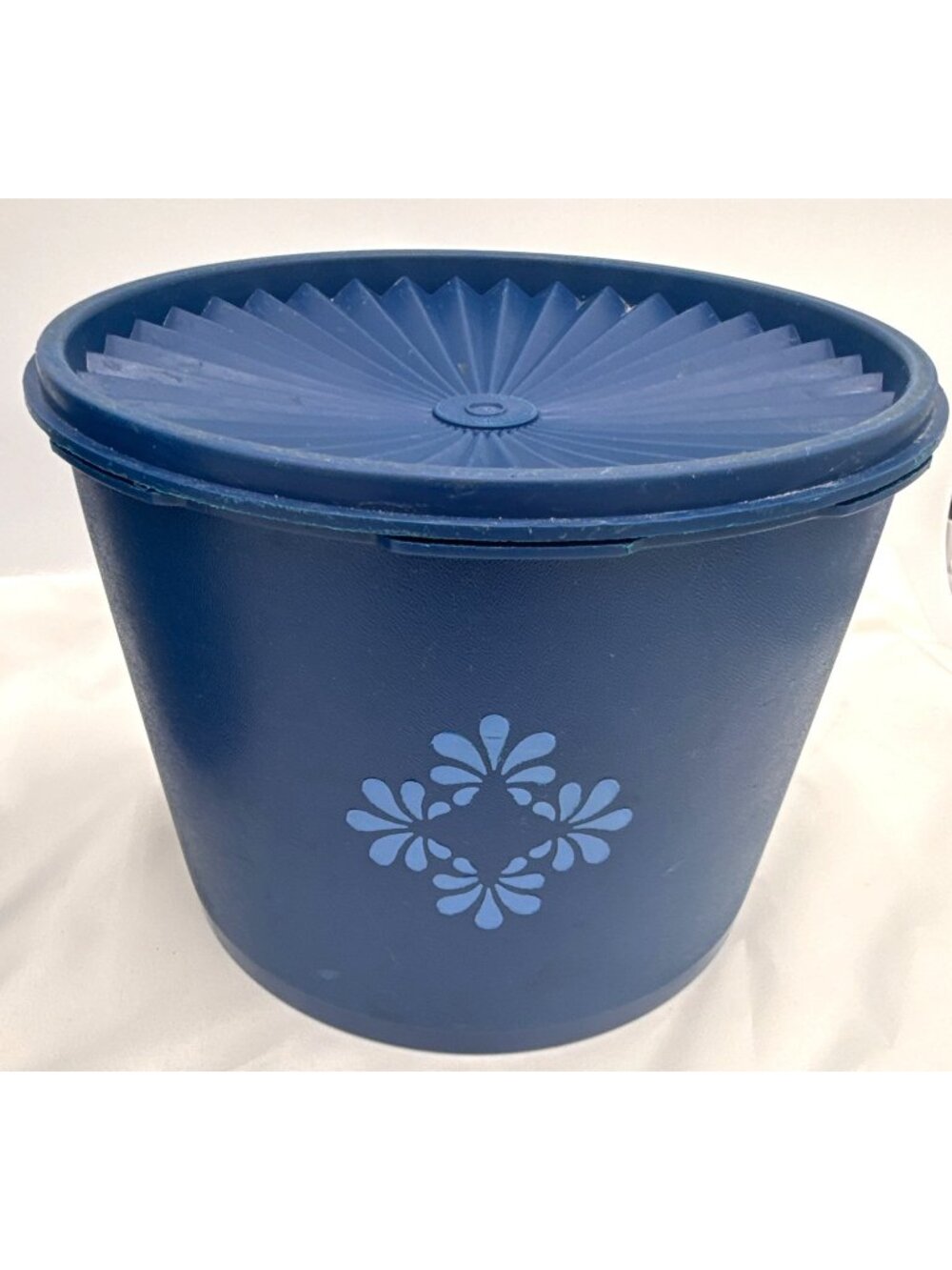 Vintage Tupperware Blue Canister Set With Seals & Floral Design - Picture 6 of 10